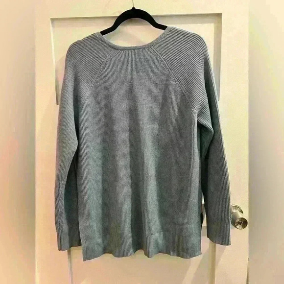 Athleta Hanover Refined V-Neck Sweater size M - Picture 4 of 7